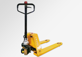 使用手動液壓搬運車