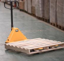 冠航手動液壓搬運(yùn)車和搬運(yùn)坦克車的對比分析