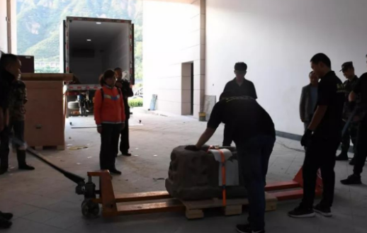 甘肅平涼市博物館換新館，手動液壓搬運車參與文物搬運環(huán)節(jié)