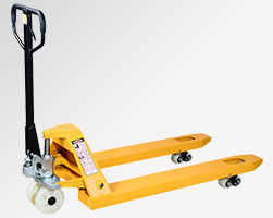 冠航手動(dòng)液壓叉車用于超市端午大促貨物搬運(yùn)